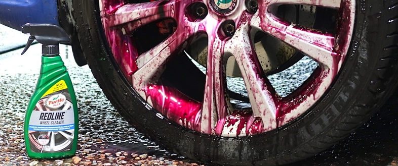 Redline Wheel Cleaner - spray på og vent til fargen skifter til rødt.